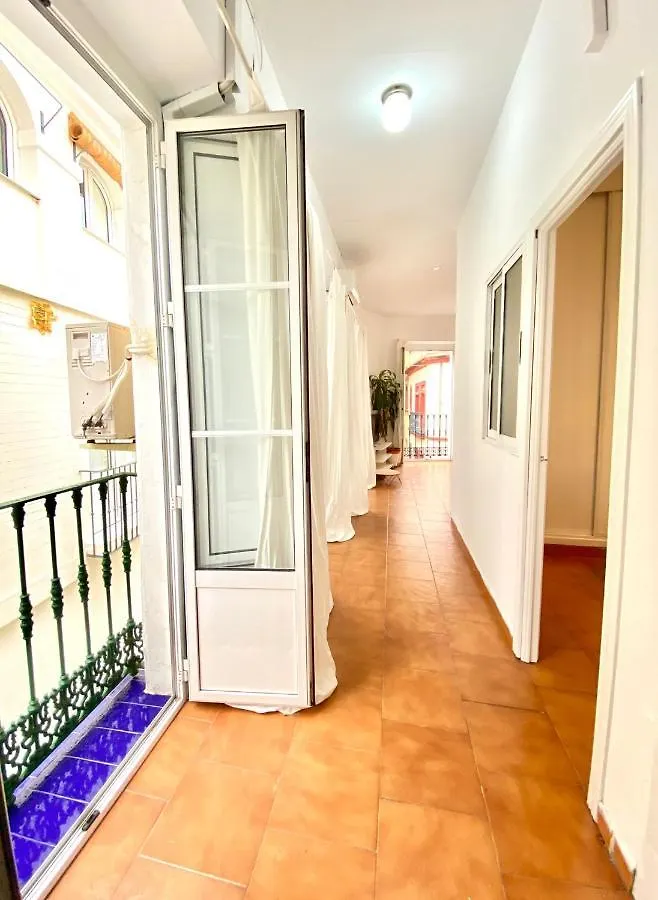 דירה סביליה Comfortable Studio Old Town, Parking Optional