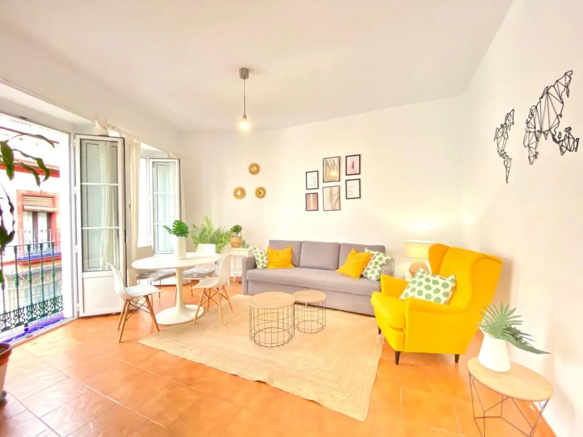 דירה סביליה Comfortable Studio Old Town, Parking Optional