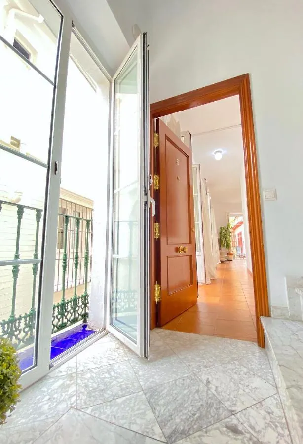 דירה סביליה Comfortable Studio Old Town, Parking Optional
