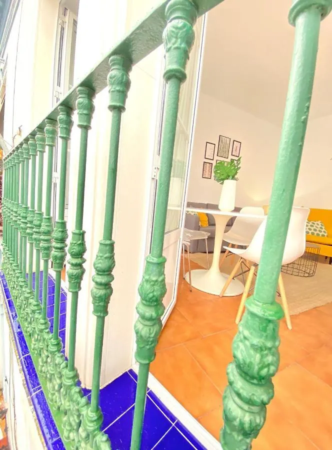 דירה סביליה Comfortable Studio Old Town, Parking Optional
